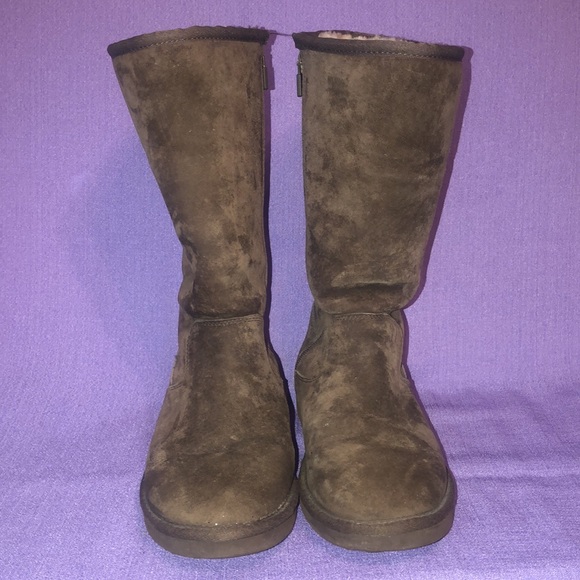 Used Women’s UGG Sumner Brown Boots Size 8. - Picture 3 of 10